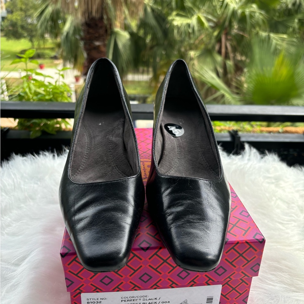 Aerosole black comfort heel. size 8. Very comfortable